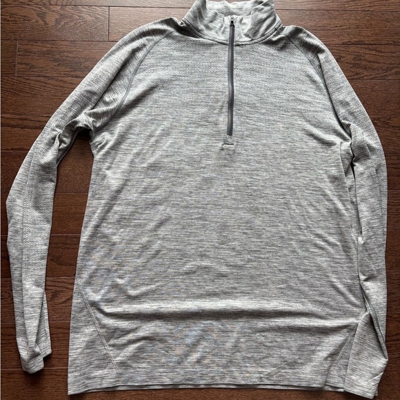 Lululemon men’s t-shirt size large PTP is 20 in grey athletic shirt half zip - Picture 1 of 4